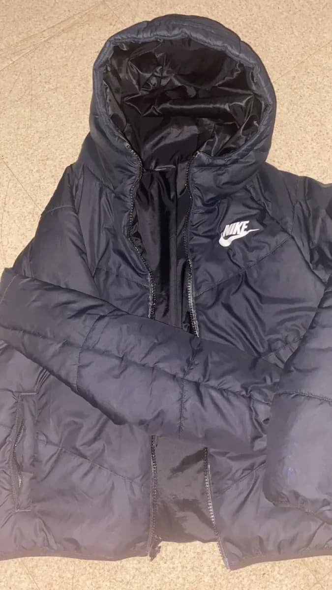Doudoune noir nike taille s adulte - Photo 1