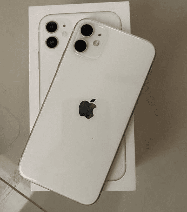 iPhone 12 - Photo 1