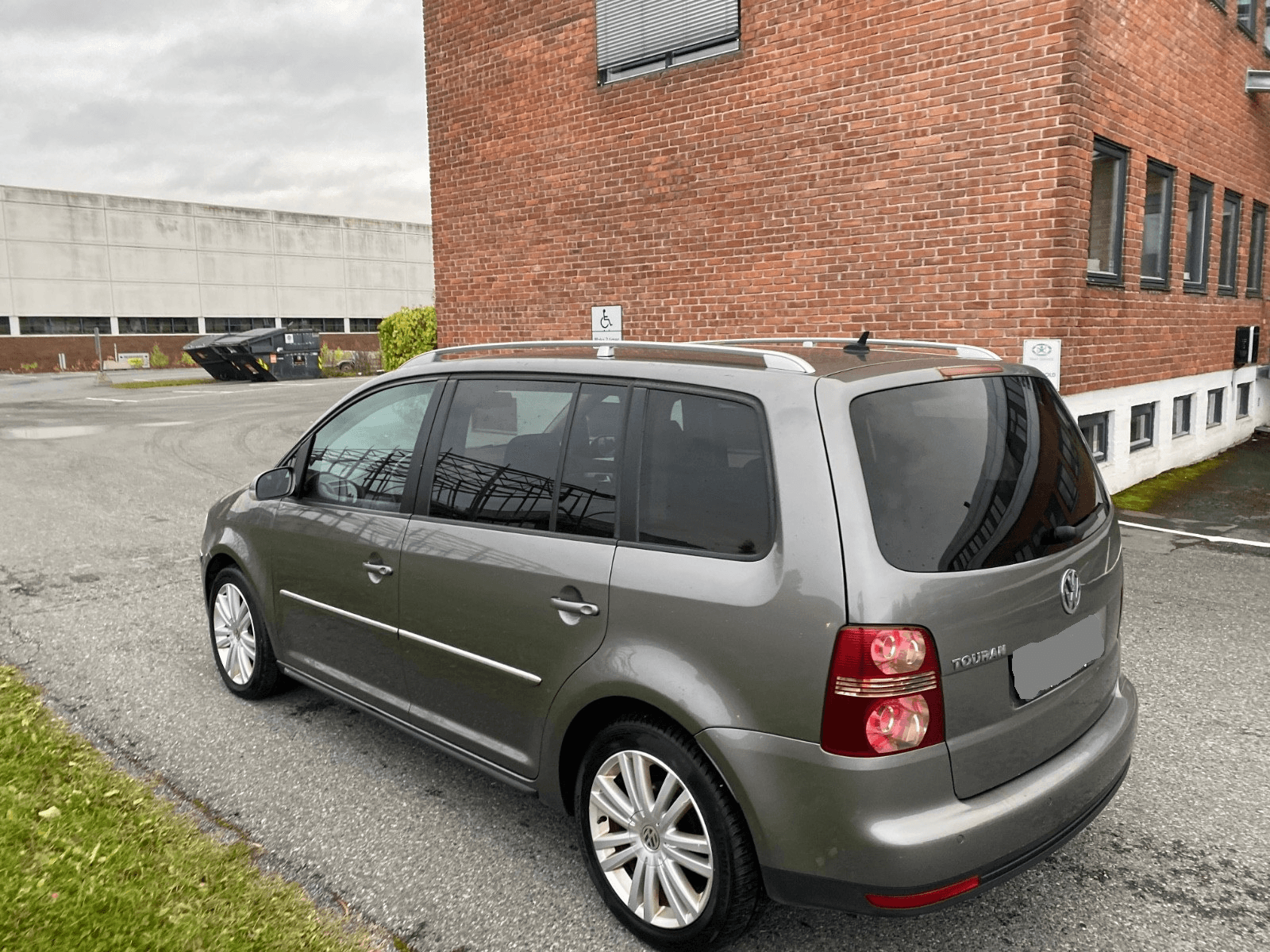 Volkswagen touran - Photo 1