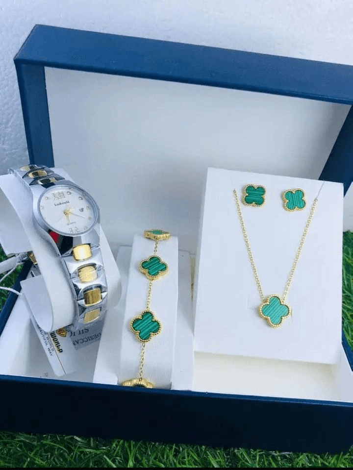 Vente des bijoux pour la saison de printemps - Photo 1