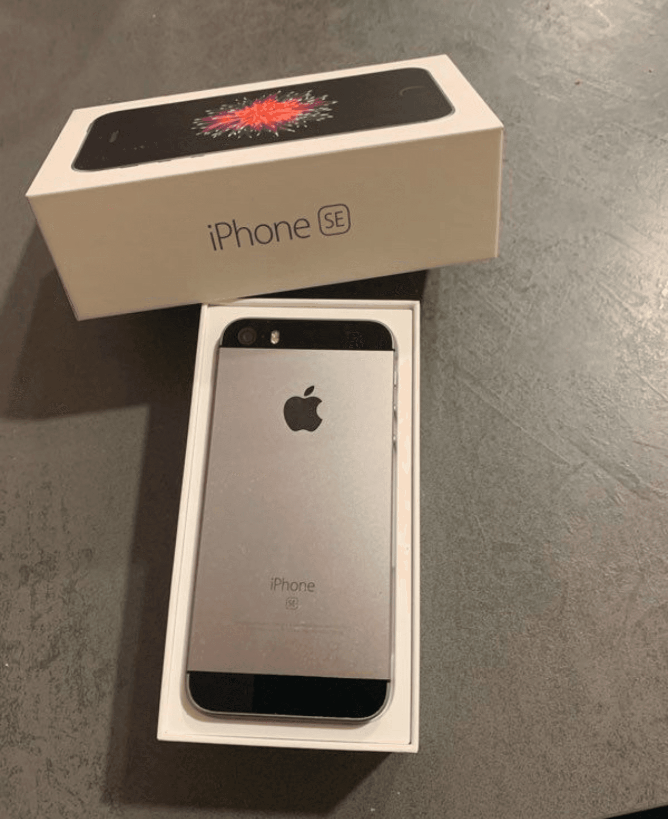 iPhone SE - Photo 1