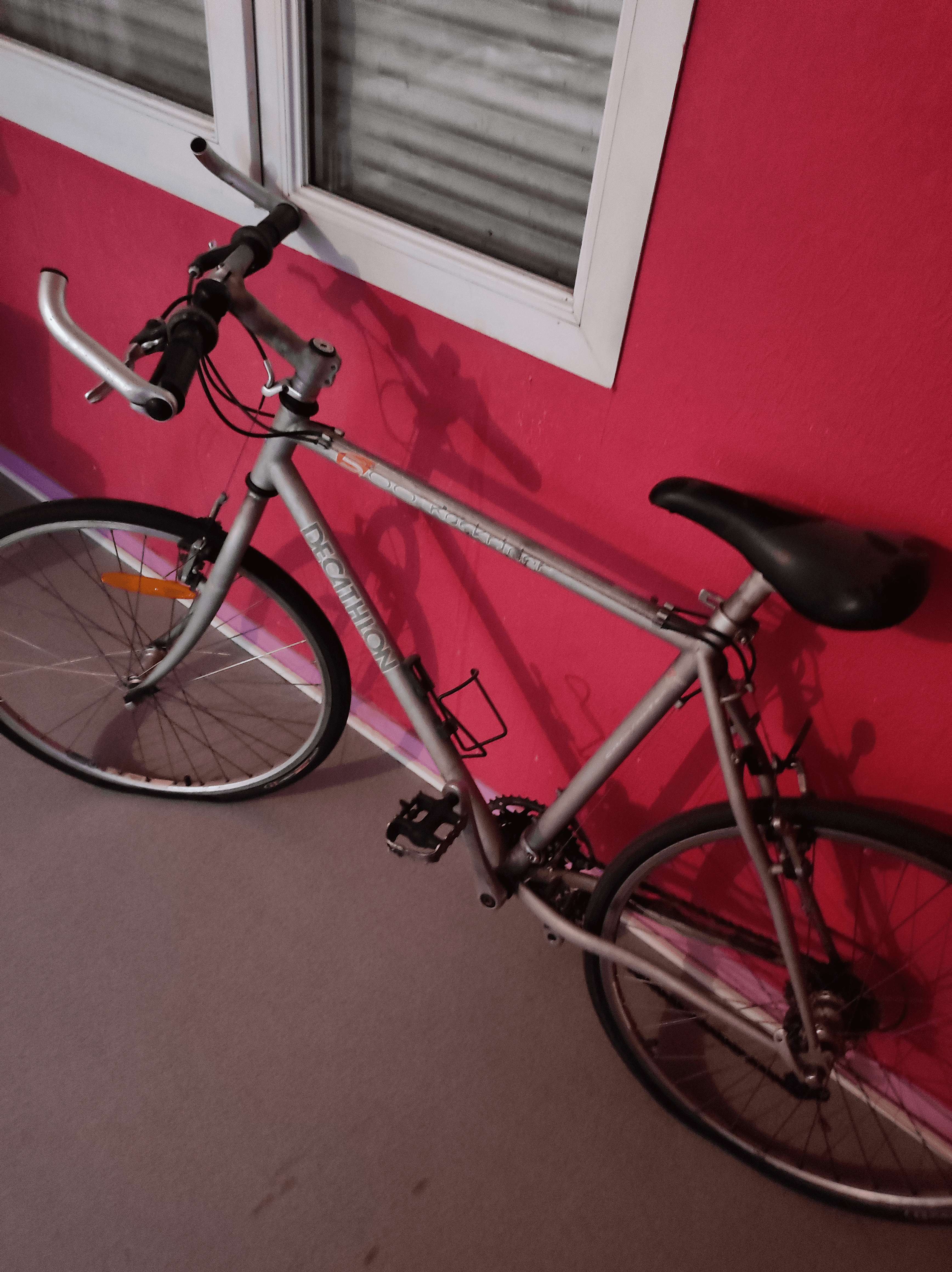 Vends vélo VTT, presque pas servi - Photo 1