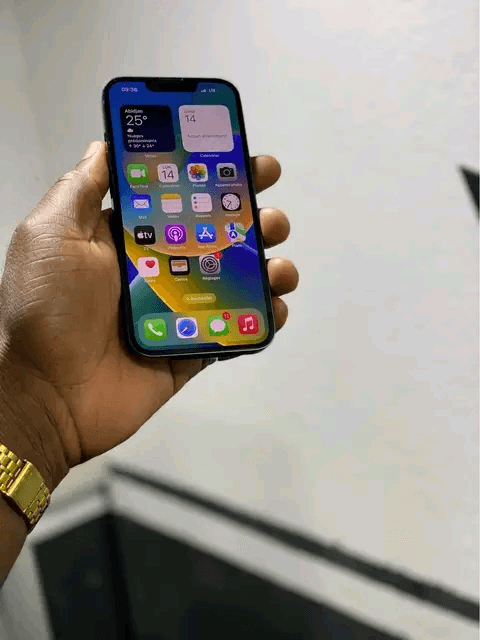 iPhone 13 - Photo 1