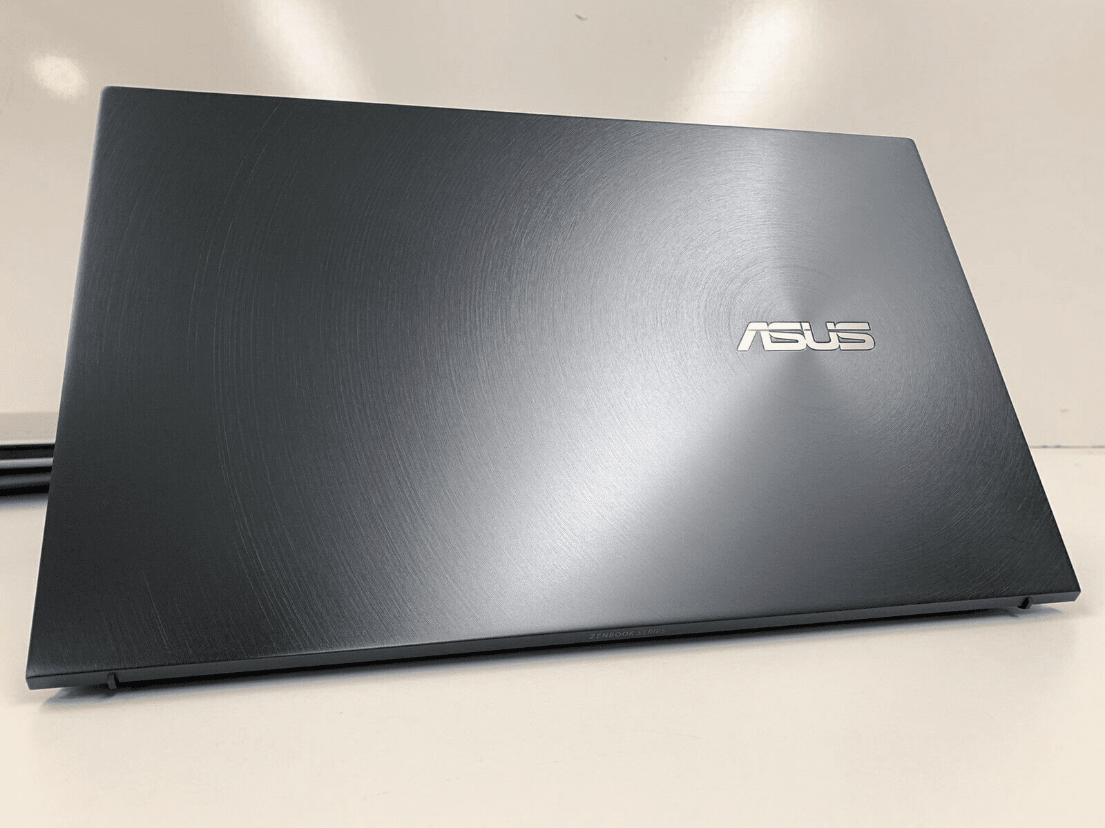 Asus ZenBook 14" UX435E CORE i7-1165G7 2.80 GHz SSD 512 Go 16 Go ram - Photo 1