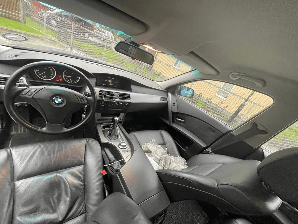 Moi c'est François et j'aimerais vendre ma voiture pour régler
problème familial - Photo 1