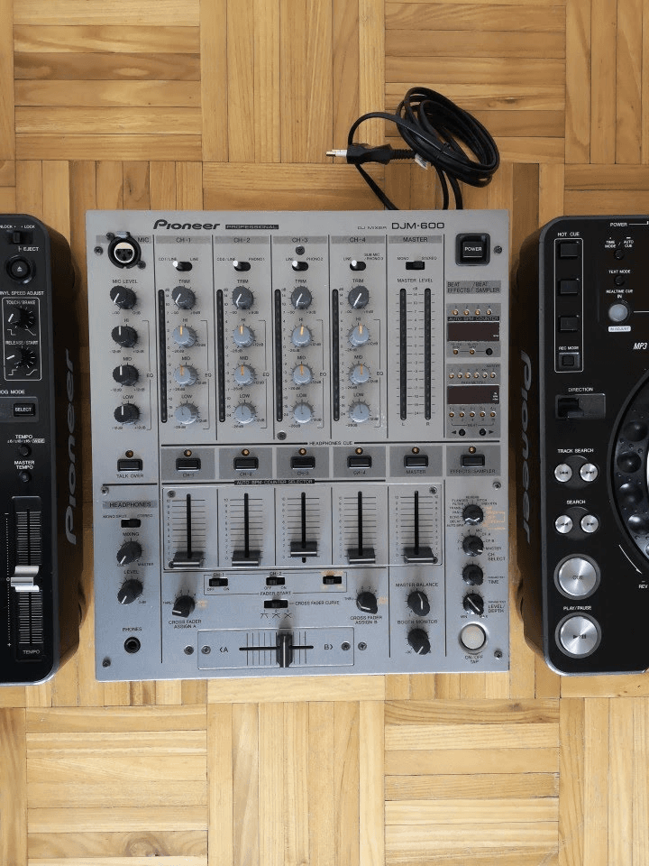 2 CDJ 1000 MK3 1X DJM 600 IM - Photo 1