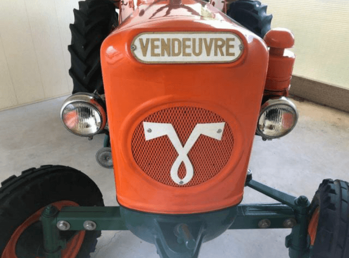 Tracteur vendeuvre - Photo 1
