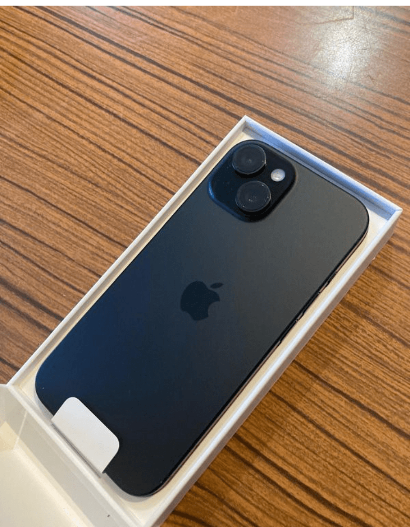 iPhone 15 - Photo 1