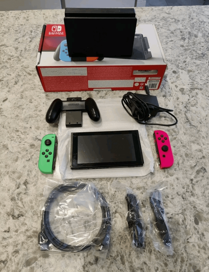 Nintendo Switch - Photo 1