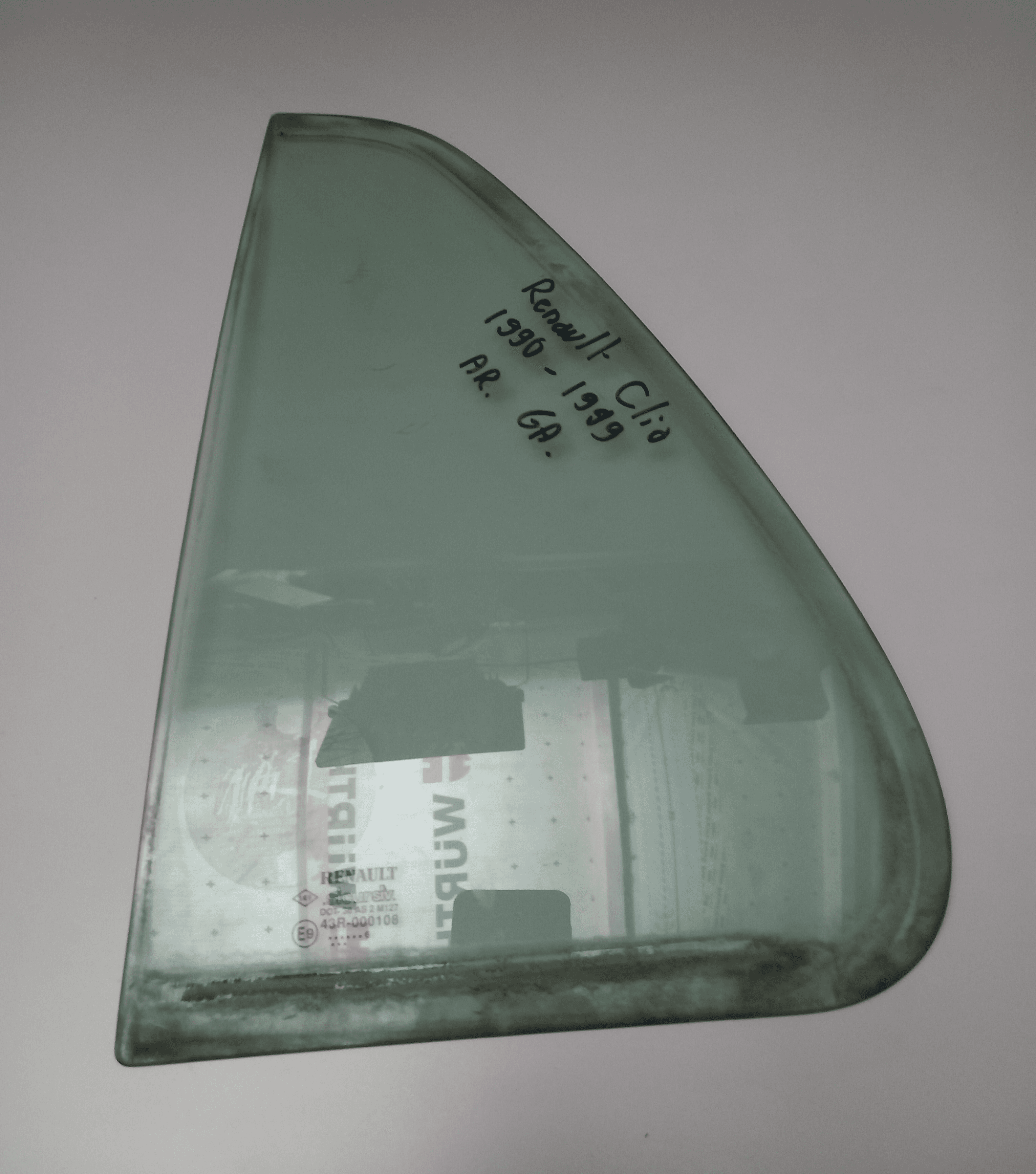 Petite vitre de portière arrière Renault Clio 1990-1999 - Photo 1