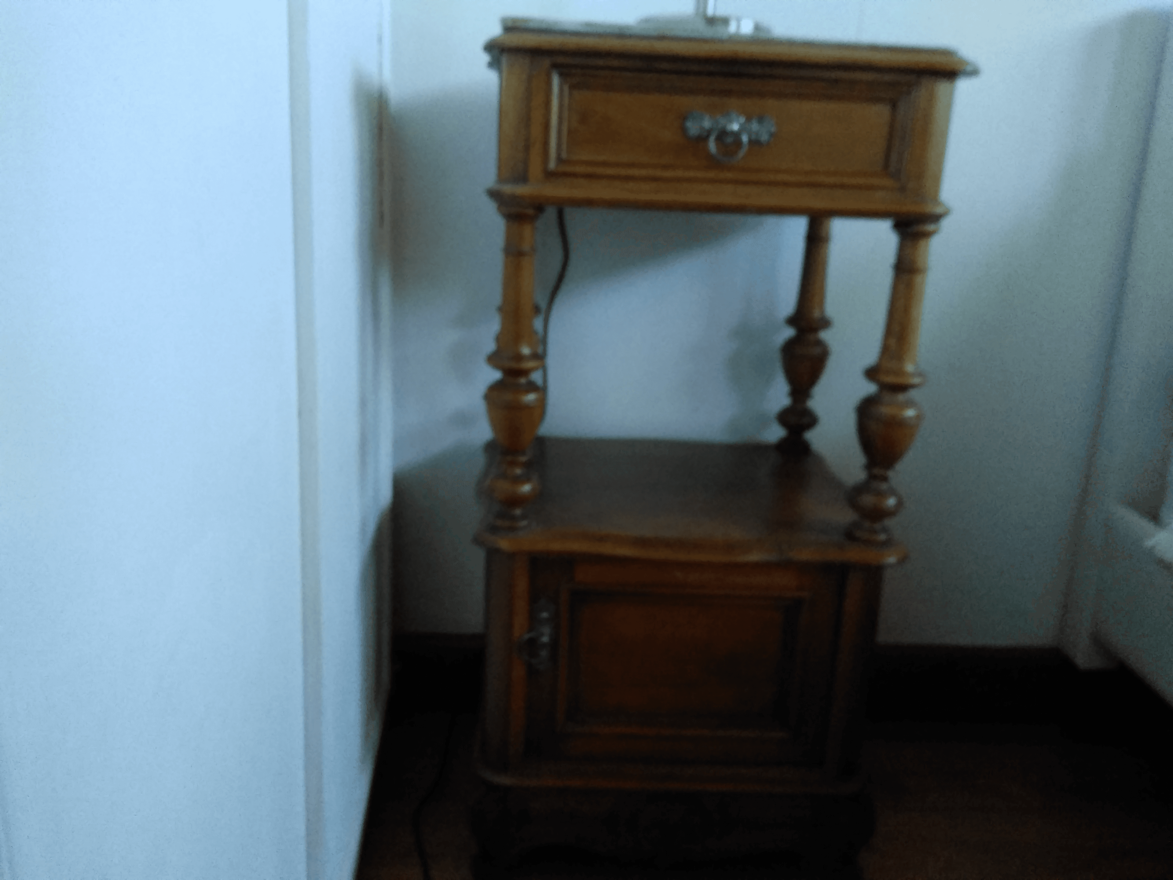 Table de nuit - Photo 1