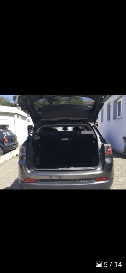 Déposer une annonce voiture à vendre presque toute neuve plaine
d’options e - Photo 1