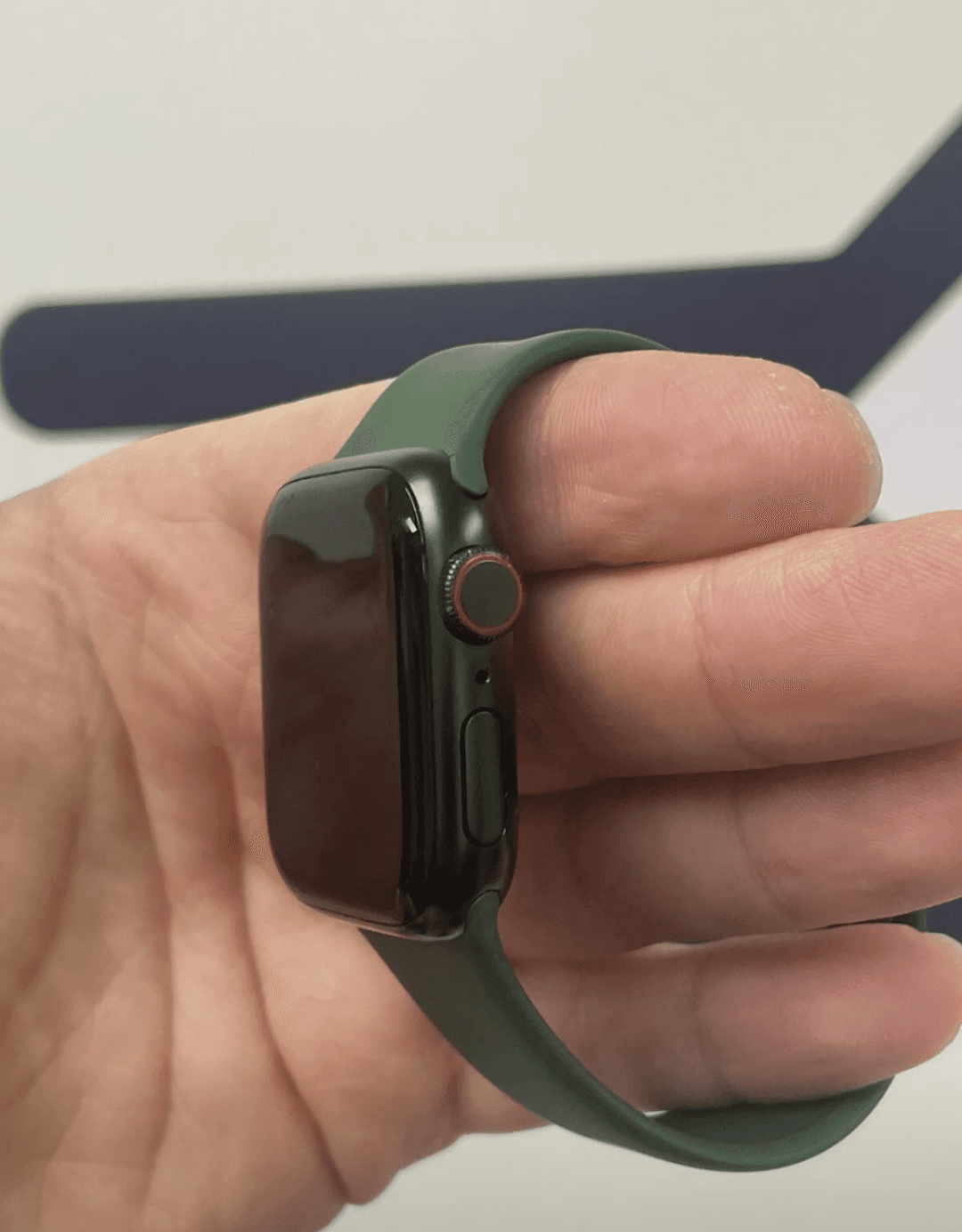 Apple Watch Series 7 41 mm Boîtier en aluminium Bracelet Sport - Noir/Minuit, GPS + LTE - Photo 1
