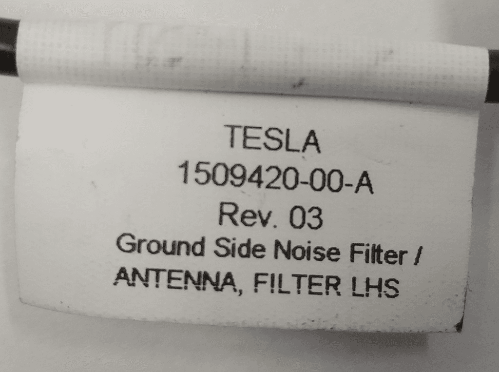 Antenne radio filtre LHS REV03 Tesla modèle 3 1509420-00-A - Photo 1