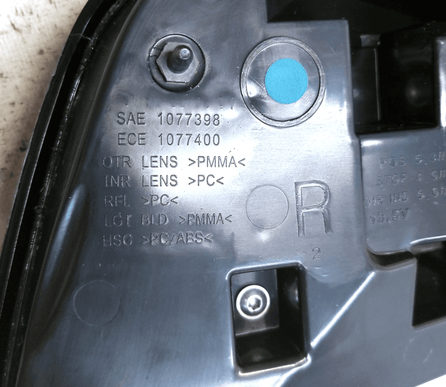 Feu extérieur droit EURO (jaune) NOUVEAU analogique Tesla modèle 3,
Y 1077398 AE - Photo 1