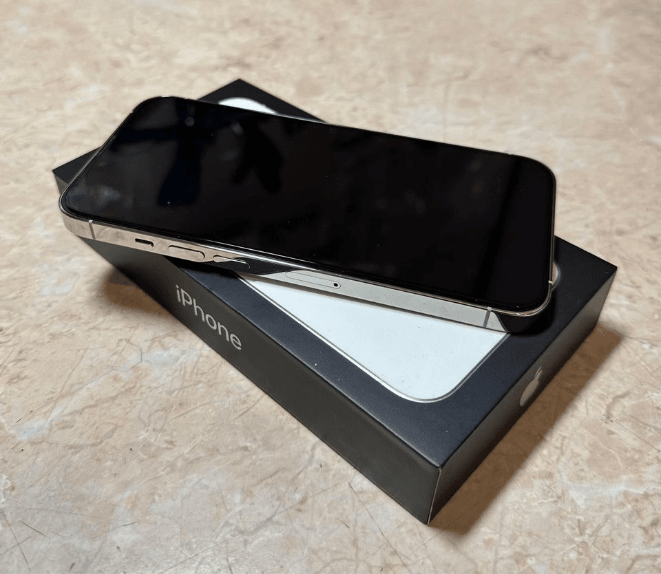 iPhone 13 Pro Max - Photo 1