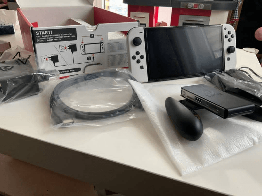 Nintendo Switch - Photo 1