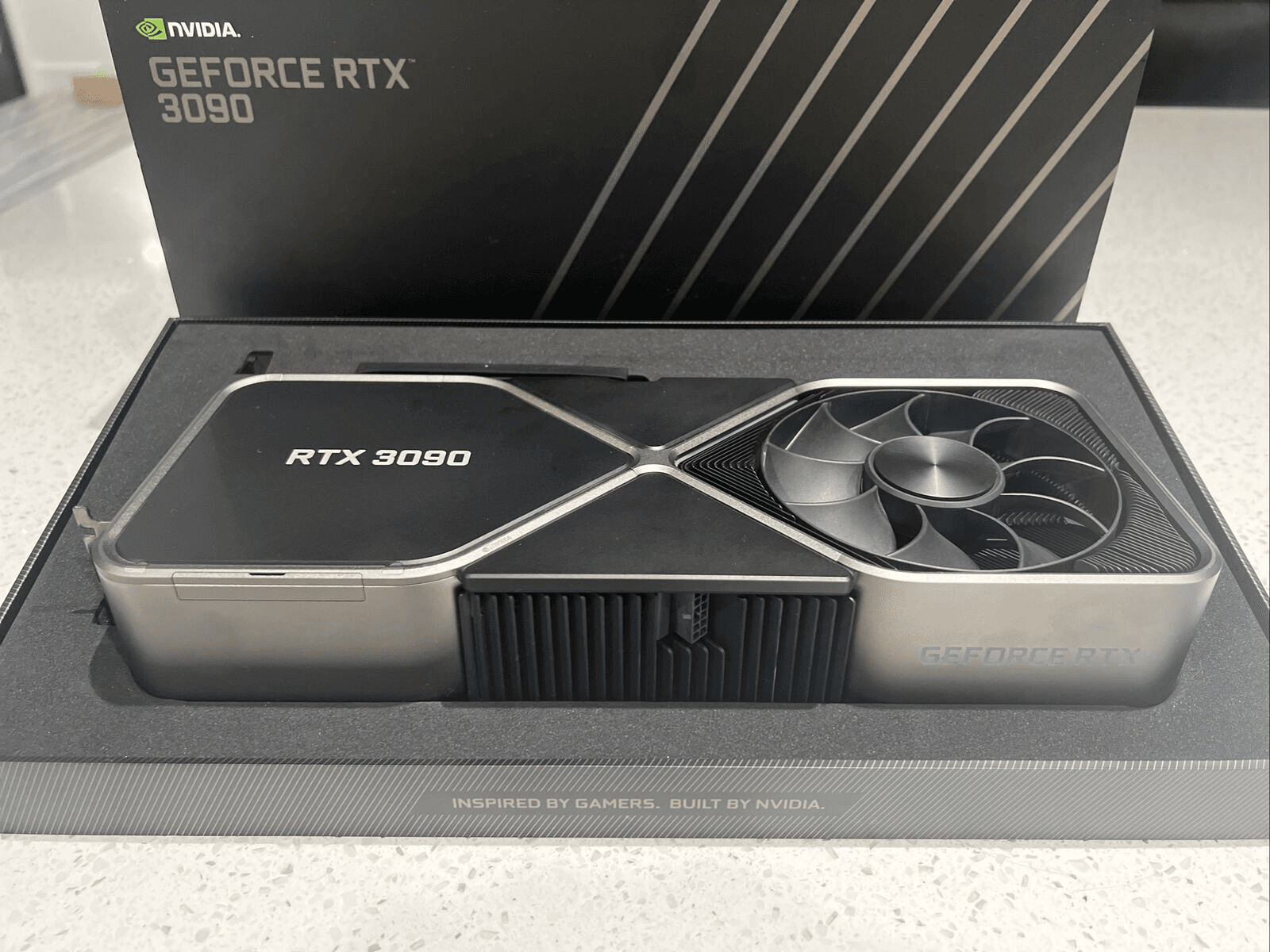 Carte graphique NVIDIA GeForce RTX 3090 Founders Edition 24 Go GDDR6