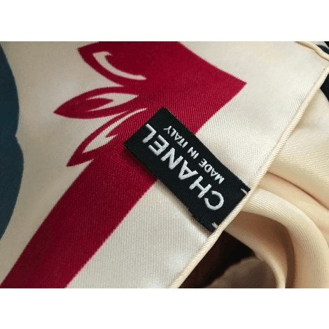 FOULARD Chanel - État neuf - Photo 1