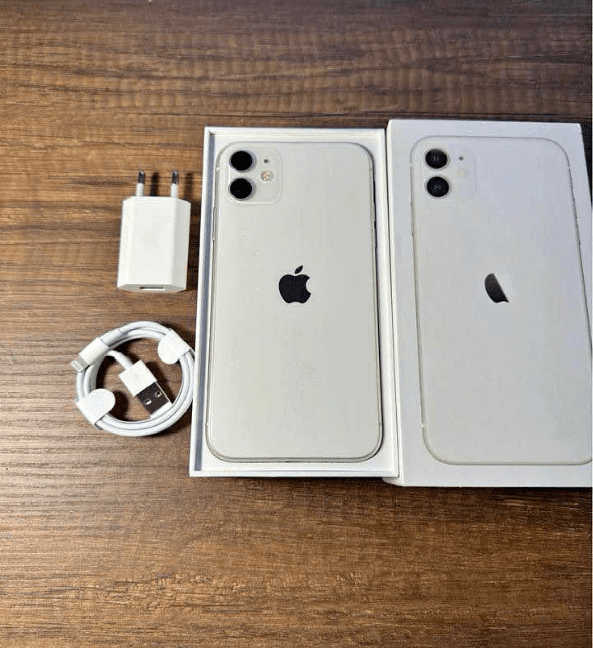 iPhone 11 white avec boîte et accessoires - Photo 1