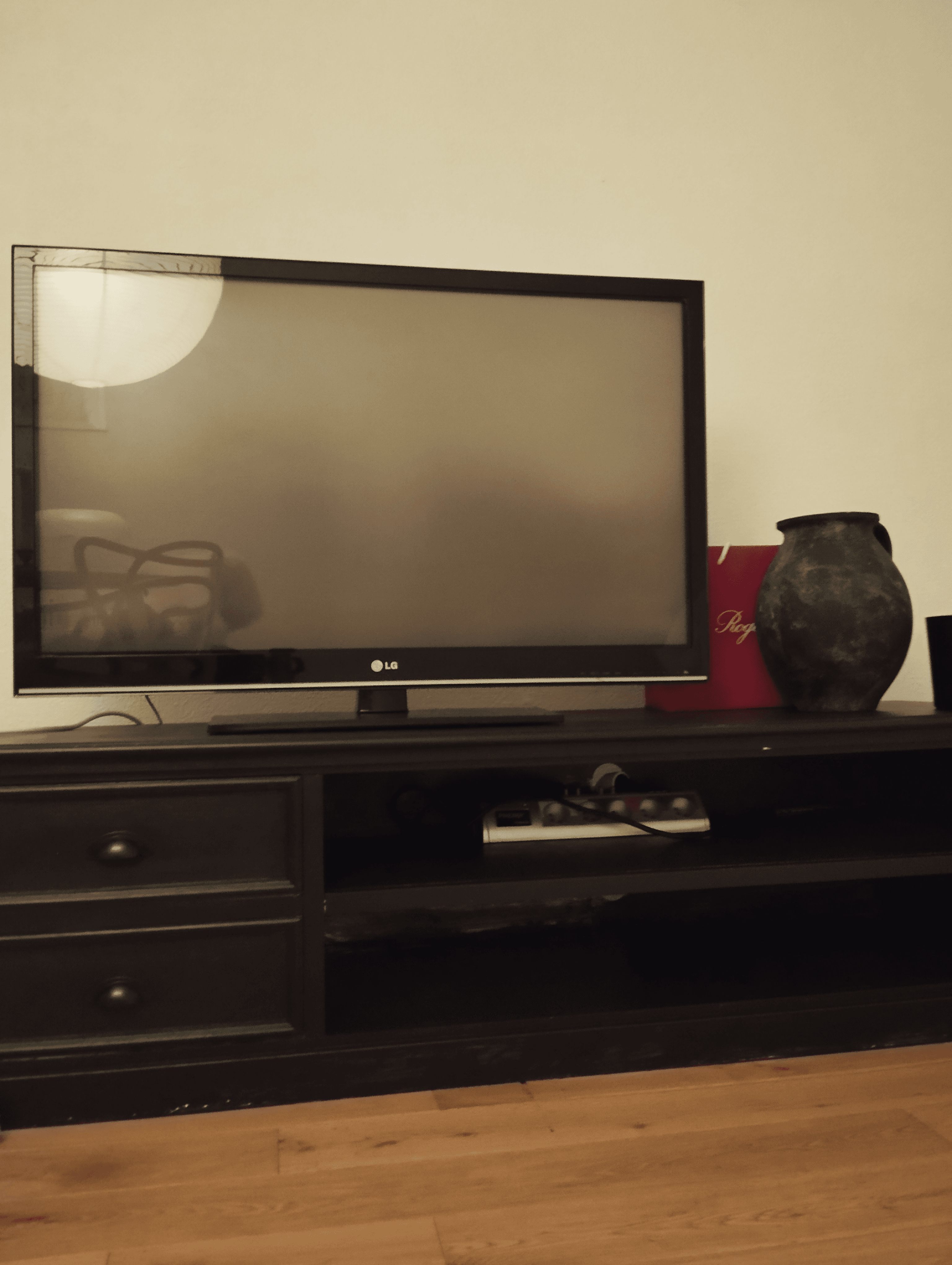 Meuble TV + Téléviseur + Tapis IKEA - Excellents États - Photo 1