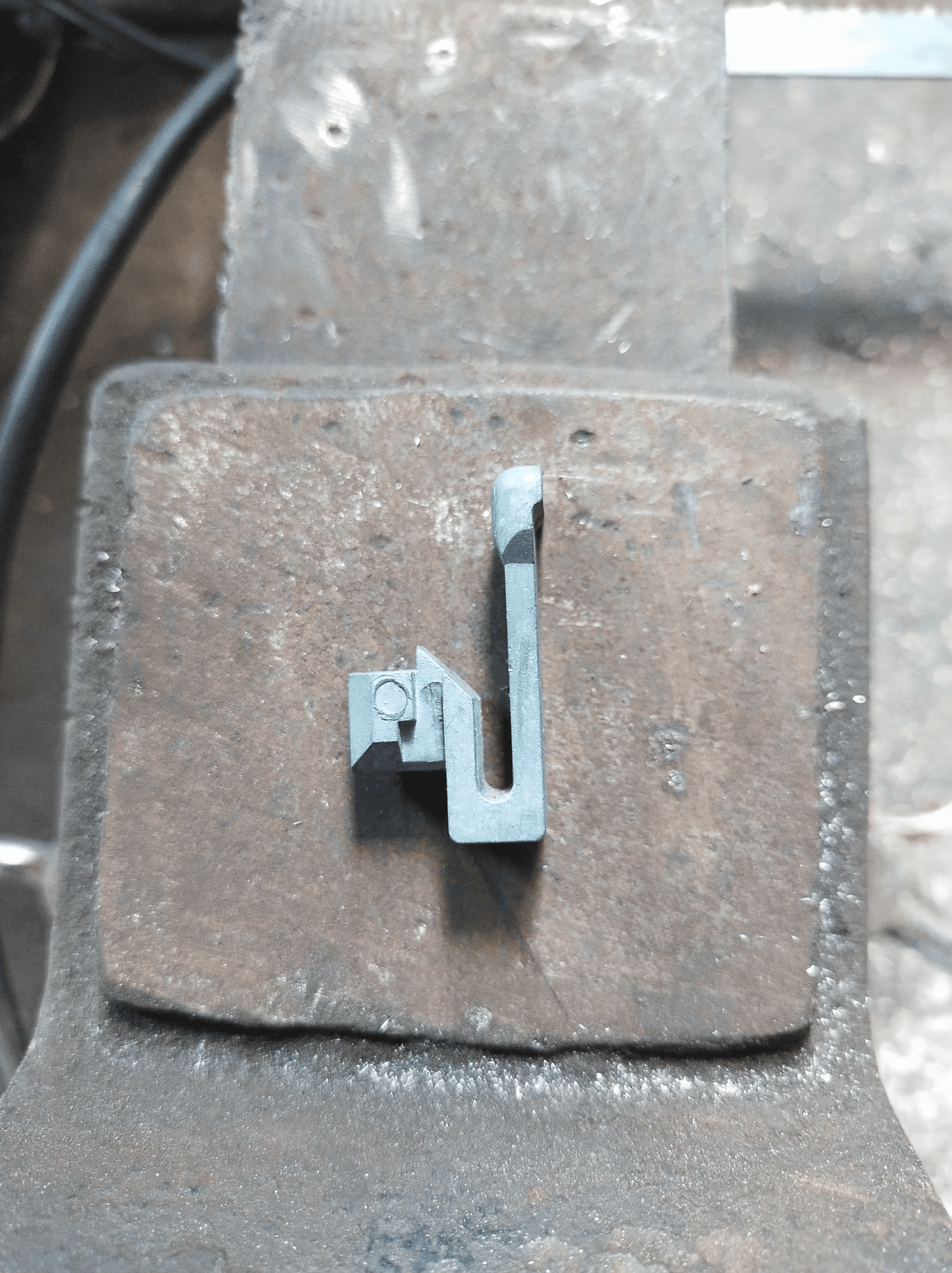 Recherche taquet de crémaillère pour étagère d atelier - Photo 1