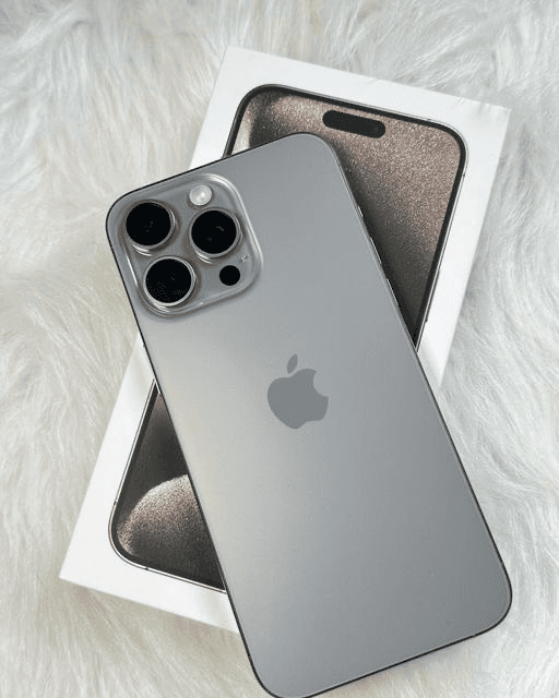 iPhone 15 Pro Max en Excellent État - Photo 1