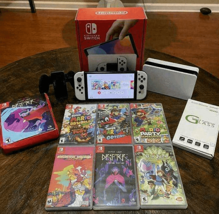 Nintendo Switch - Photo 1