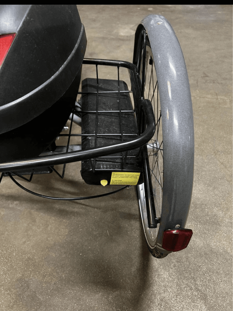 Vélo Tricycle électrique. - Photo 1