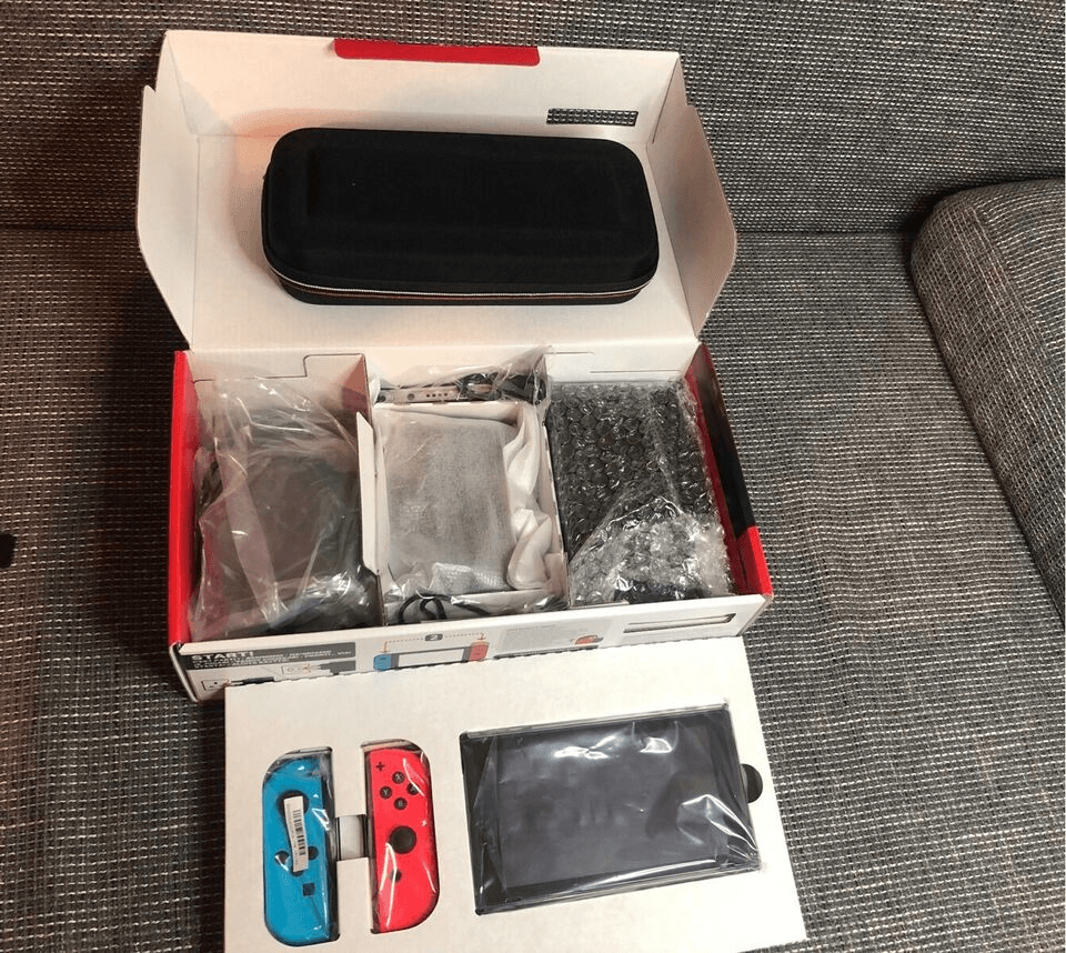 Nintendo Switch V2 avec 2 jeux et accessoires d'occasion - PS