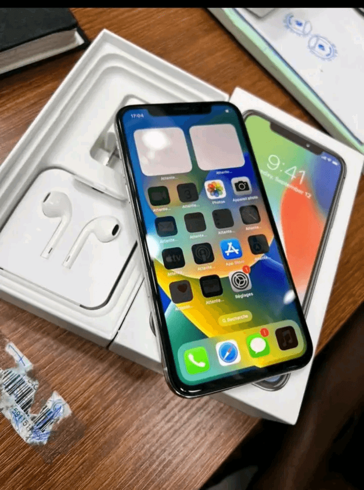 Apple - Photo 1