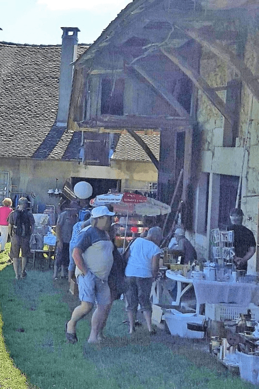 Vide-greniers à Izieu (01300) les 23 et 24 mai 10H - Photo 1