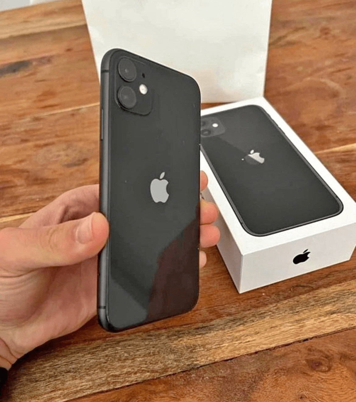 iPhone 11 black avec boîte et accessoires - Photo 1