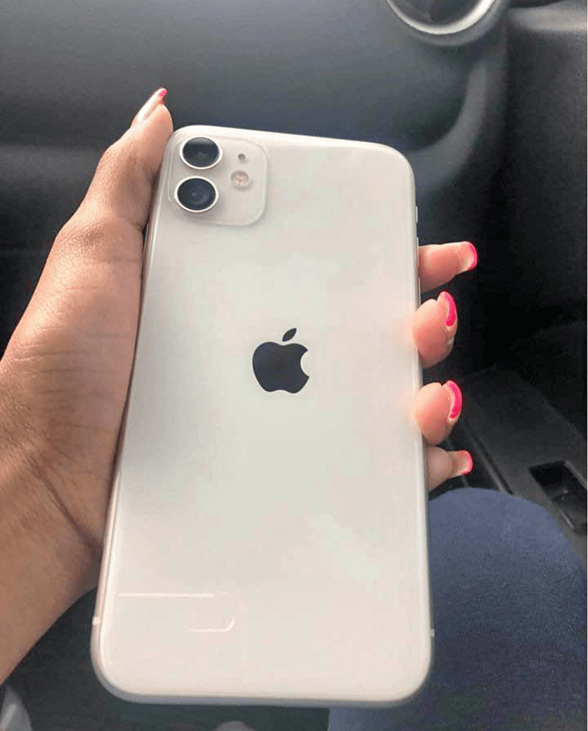 iPhone 11 blanc avec boîte et accessoires - Photo 1