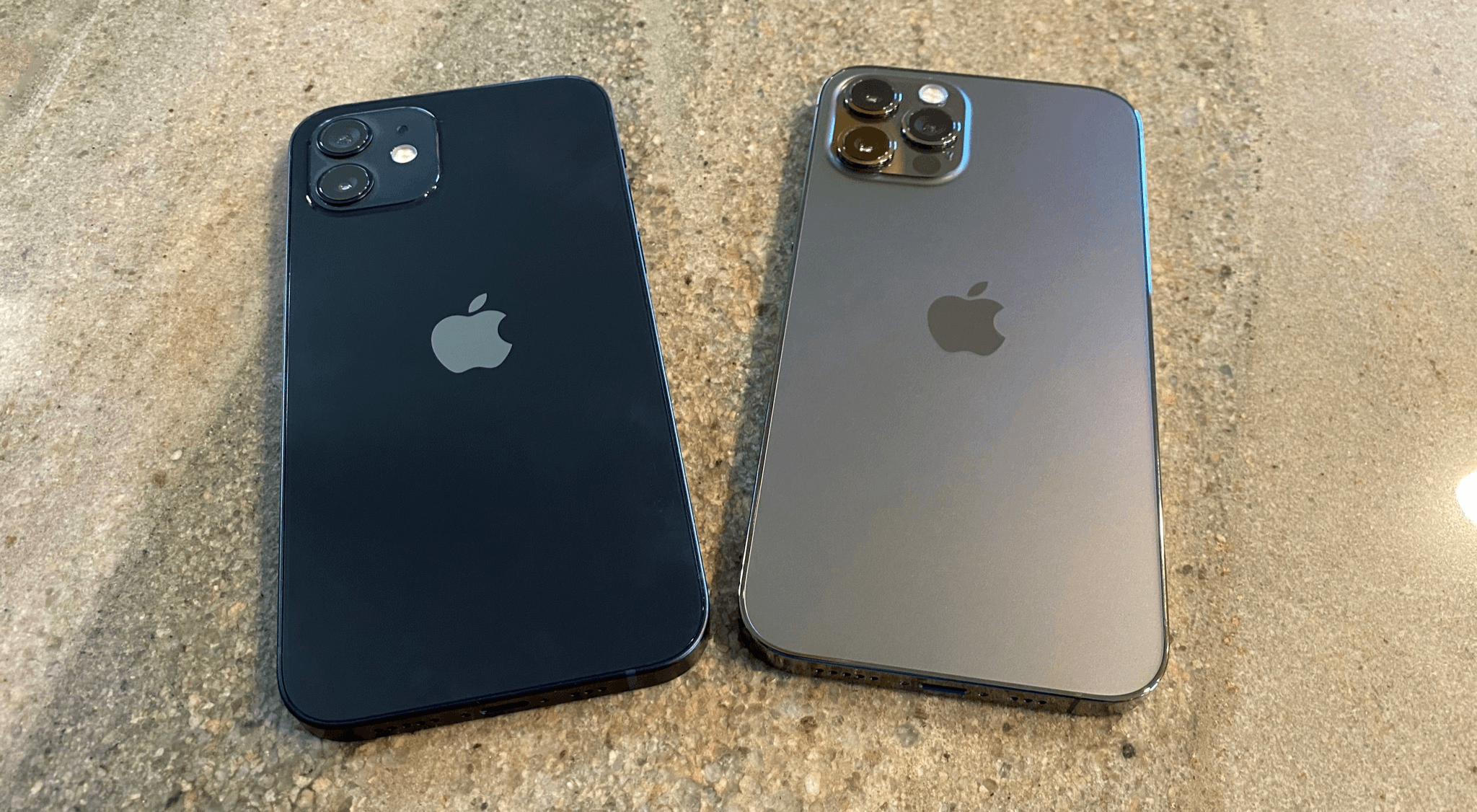 Apple Phone - Photo 1