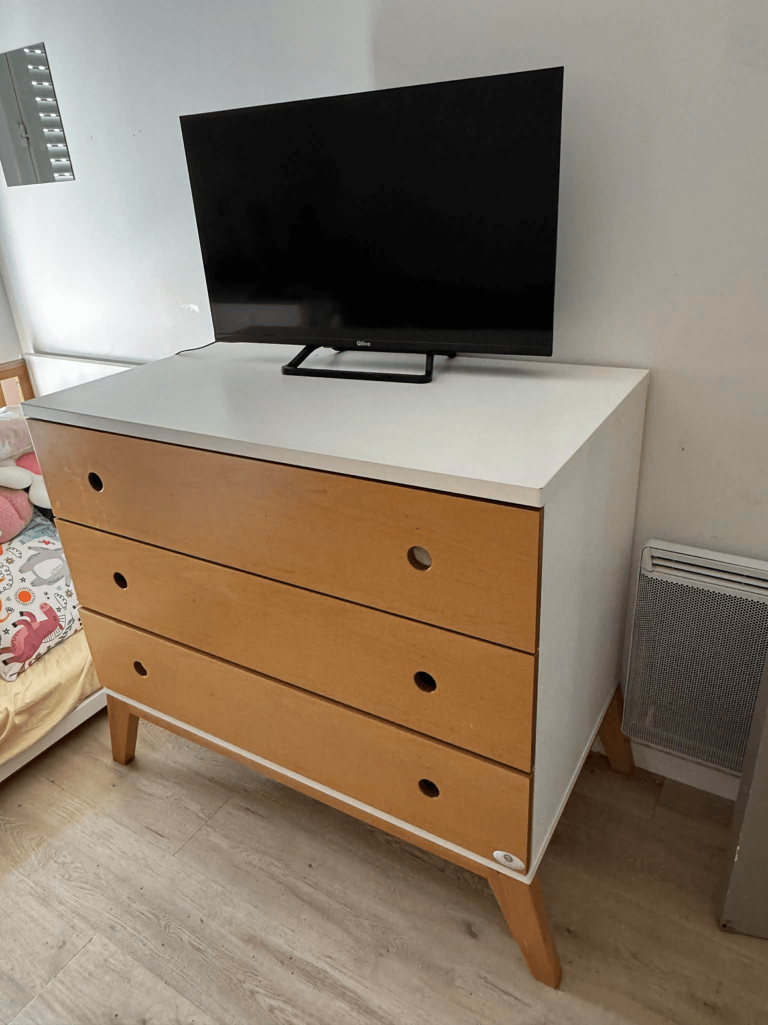 Grande commode avec tiroirs en bois massif - Photo 1