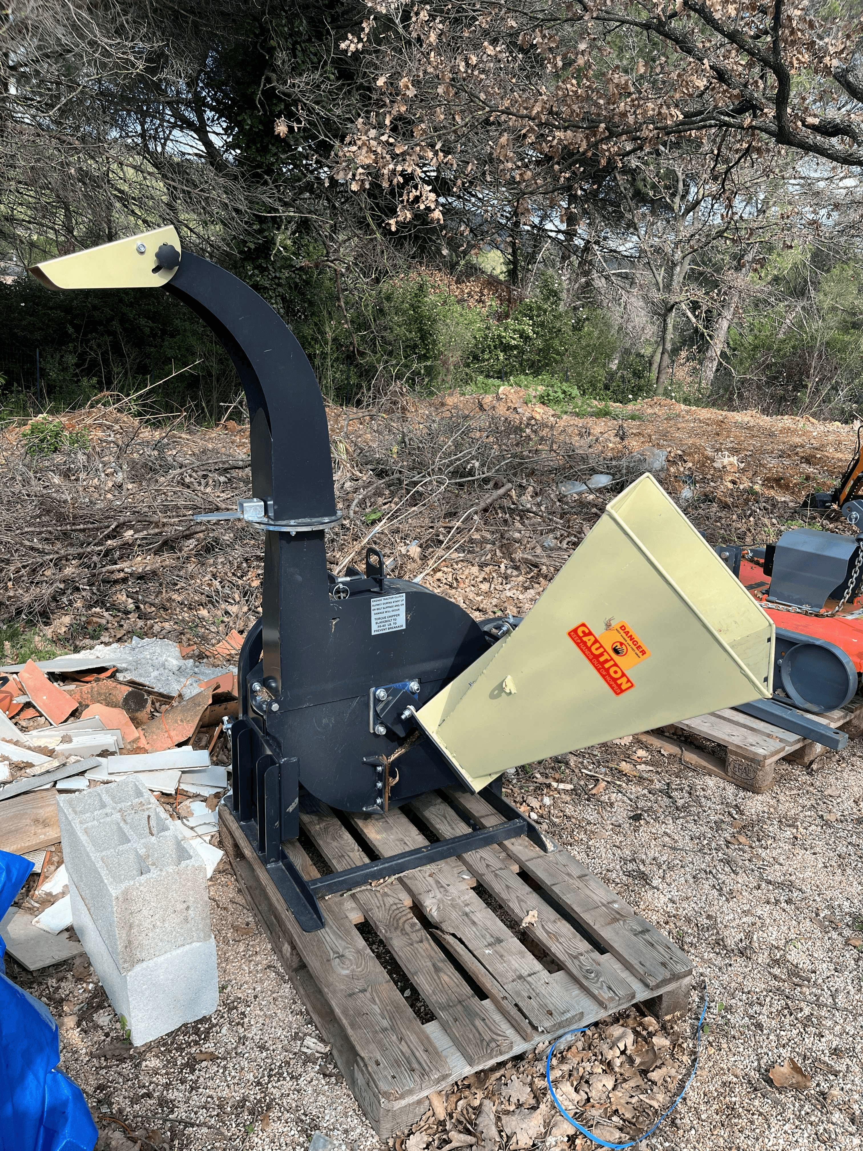 Broyeur de branches sur prises de force - Équipement robuste