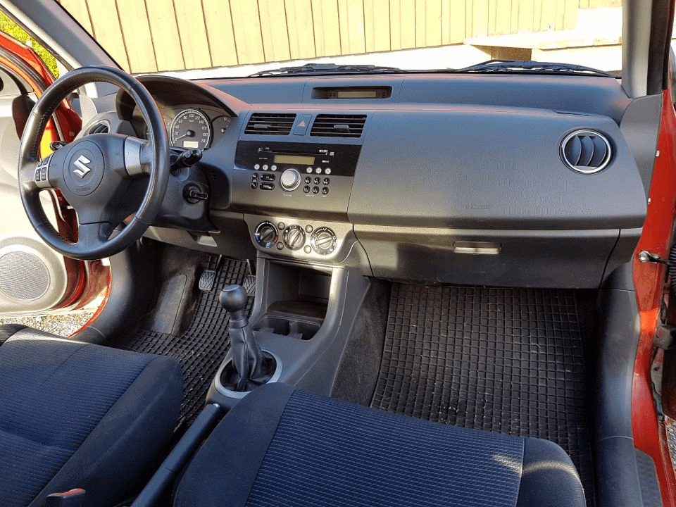 Suzuki Swift 1,3 - Photo 1