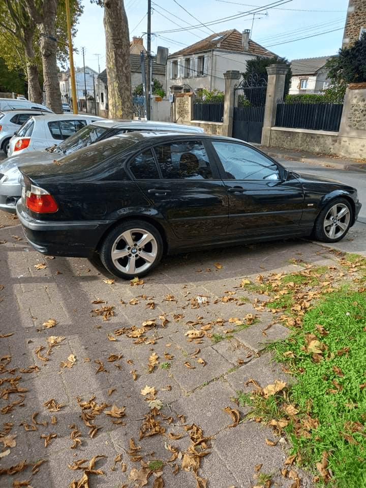 Je vends urgent BMW 320 - Photo 1