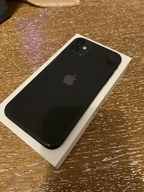 iPhone 11 noir - Photo 1