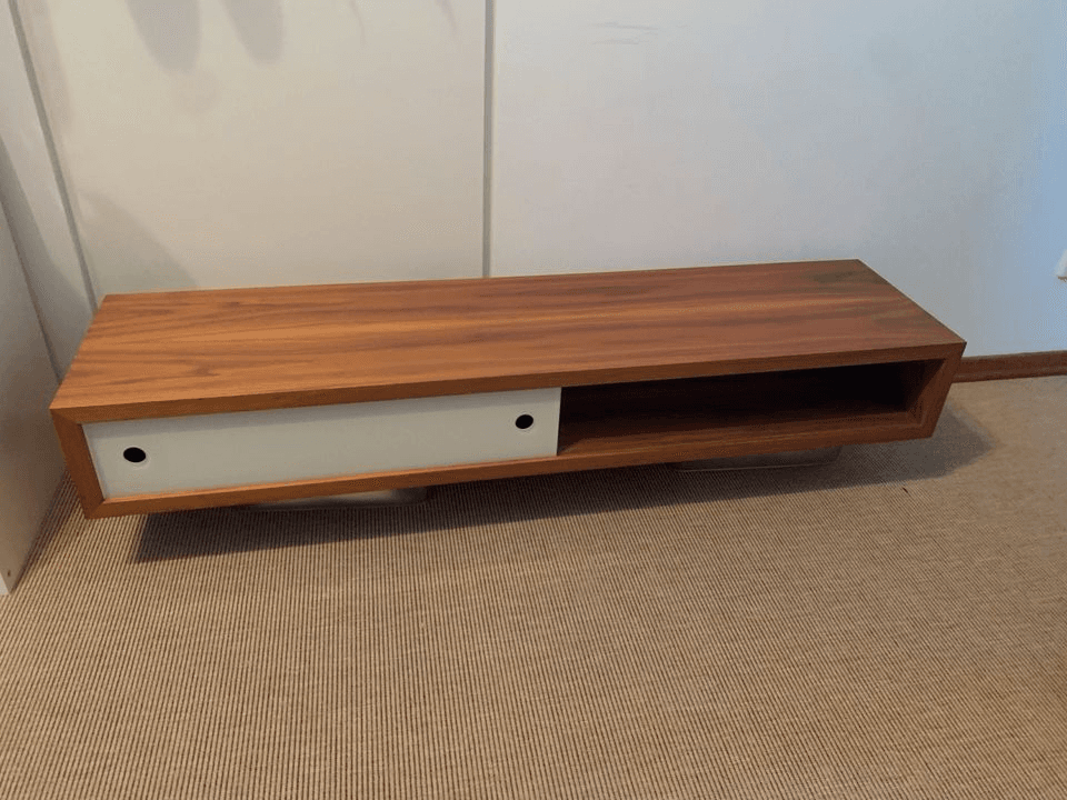 Buffet HiFi en noyer avec porte coulissante en ver - Photo 1