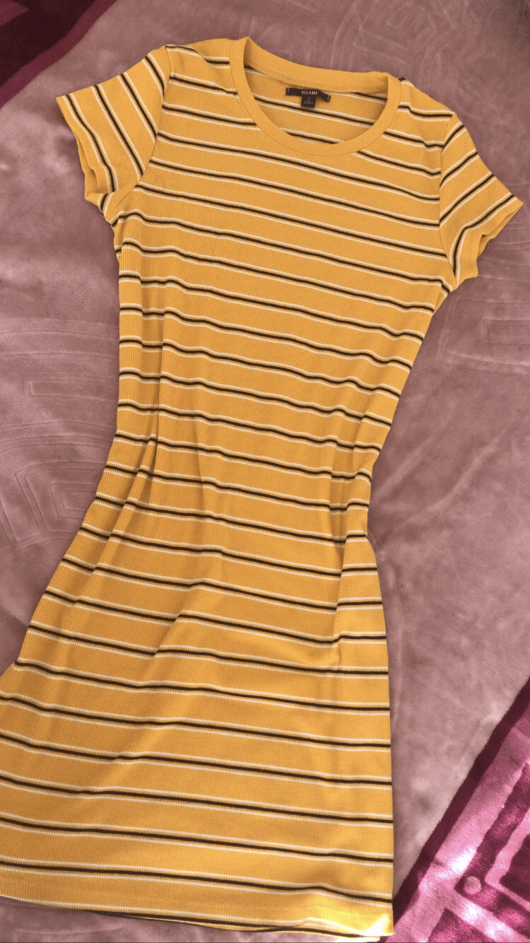 Une robe simple jaune pour les fines đ - Photo 1