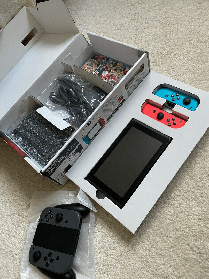 Nintendo Switch - Photo 1