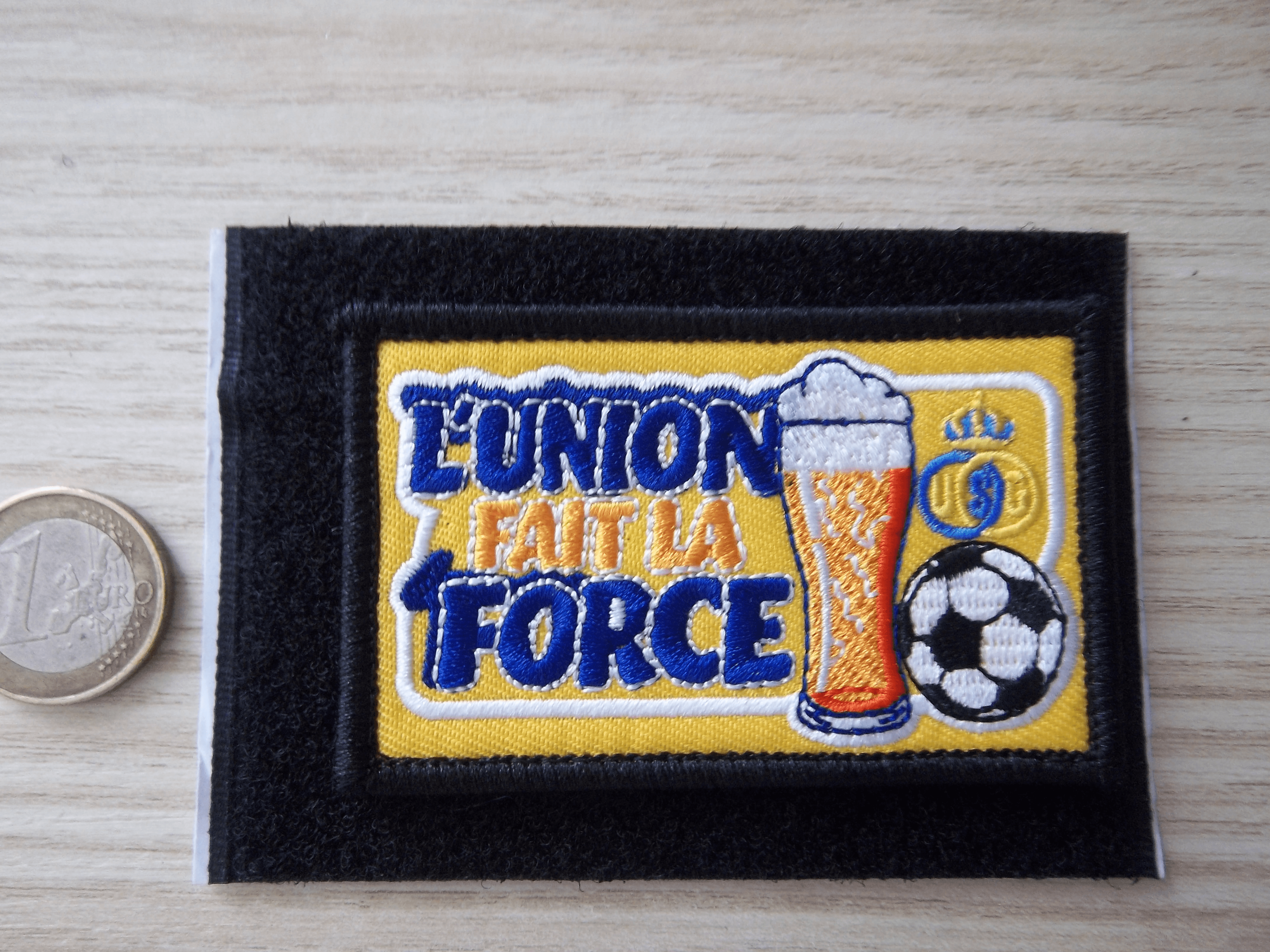 Écusson de football humoristique pour collection - Photo 1