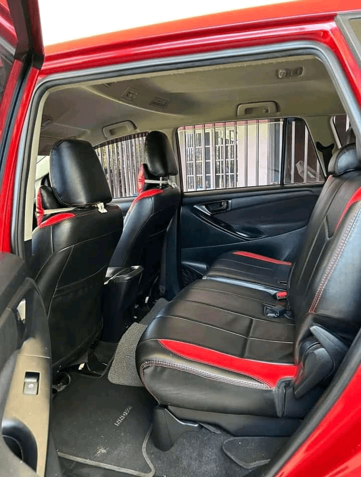 Toyota Innova - Photo 1