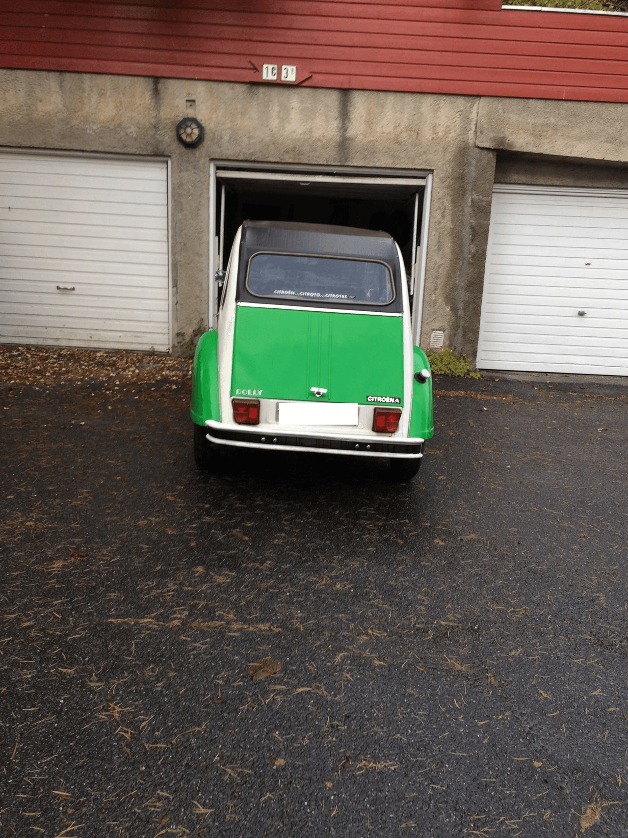 Citroën 2cv vert et blanc - Photo 1