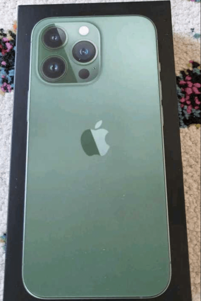 iPhone 13 max sans problème en état neuf - Photo 1