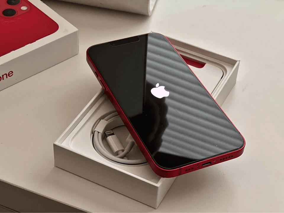 Je vend mon iPhone 13 - Photo 1
