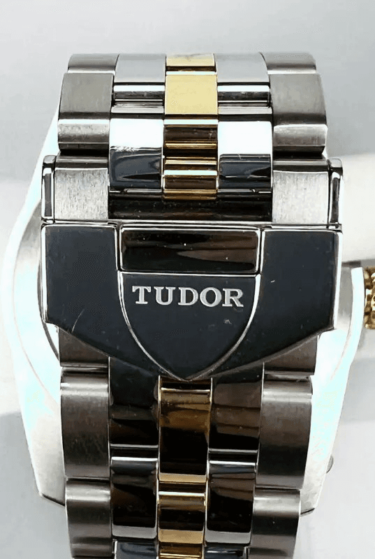Montre bracelet marque TUDOR fait en argent tout neuf touts les papiers ajouts avec une garantie d'u - Photo 1
