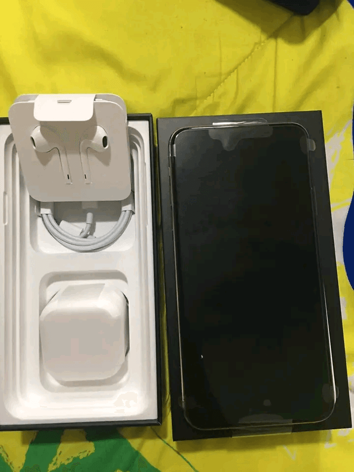 IPhone 13 pro max Gold - Photo 1